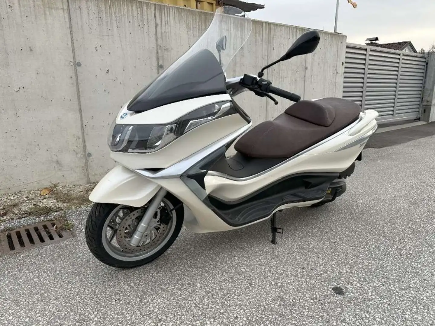 Piaggio X10 - 1