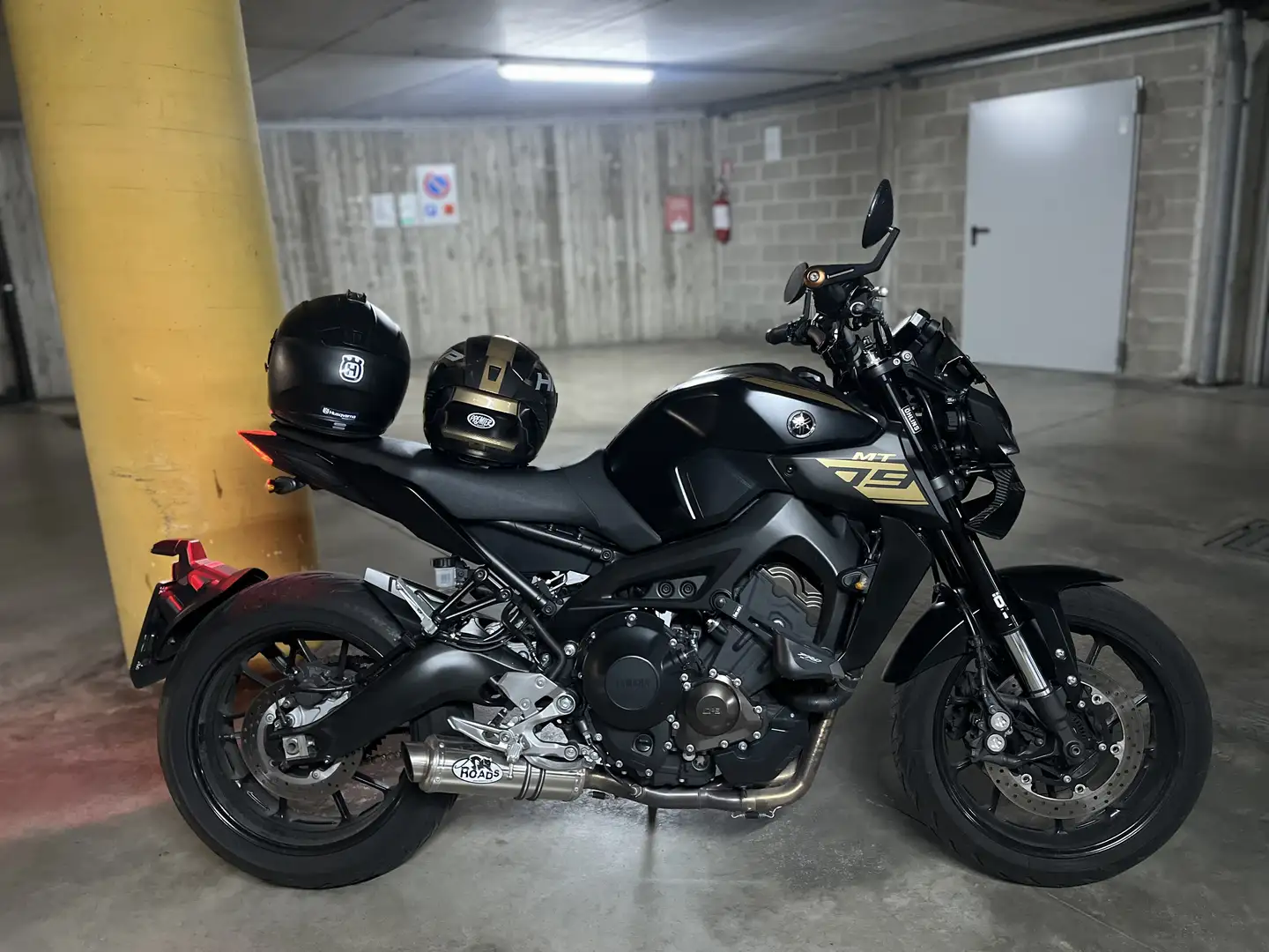 Yamaha MT-09 DARK ABS - 2