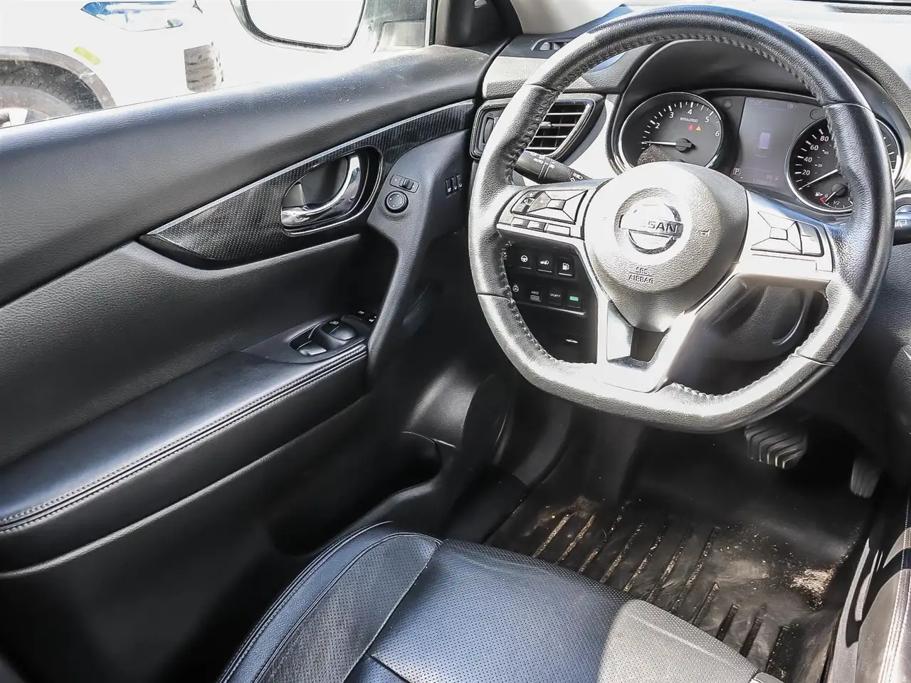 Nissan Rogue снимка Nissan Rogue
