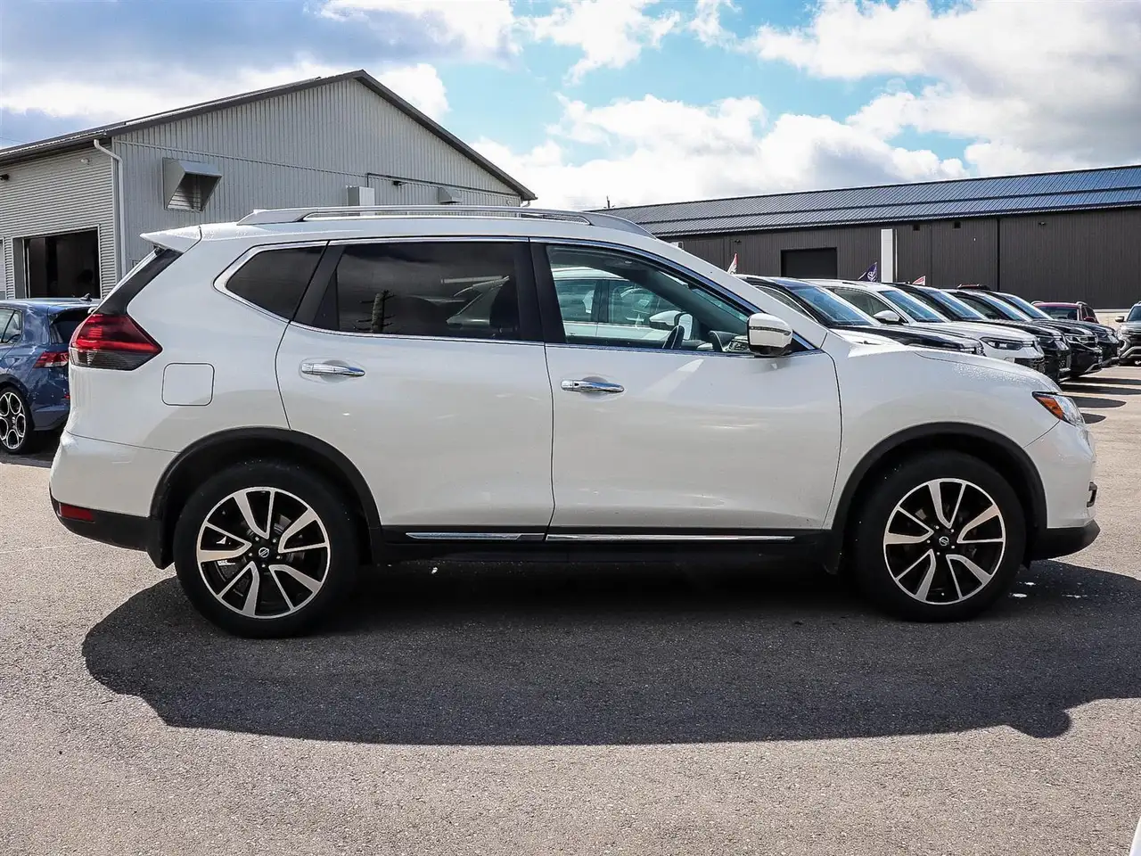 Nissan Rogue снимка Nissan Rogue