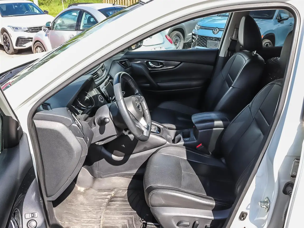 Nissan Rogue снимка Nissan Rogue