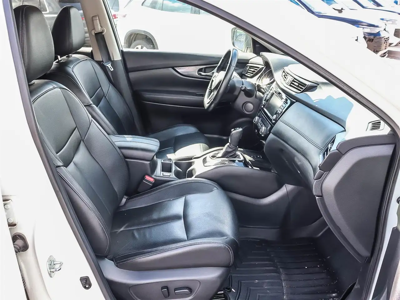 Nissan Rogue снимка Nissan Rogue