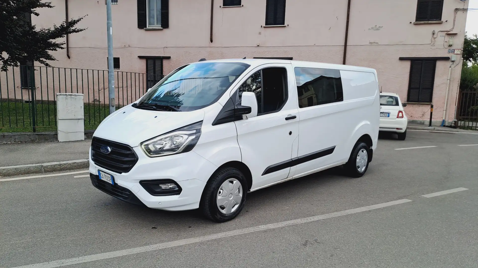 Ford Transit Custom Passo lungo 6 posti - 1