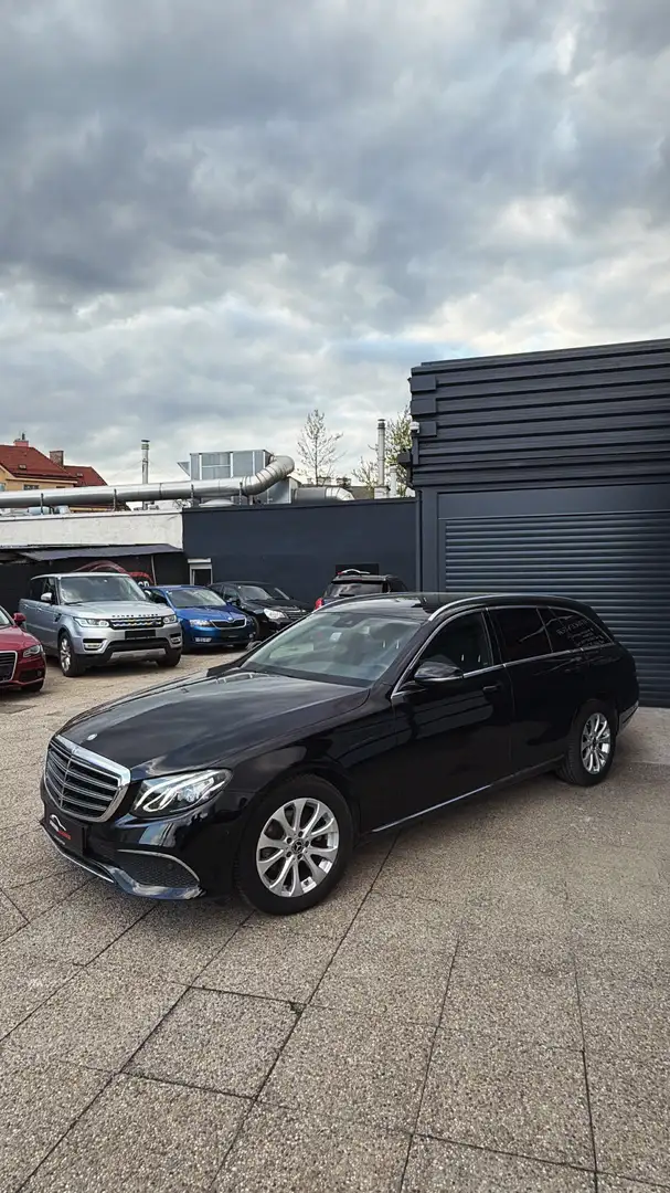 Mercedes-Benz E 220 E 220 d (213.204) Schwarz - 2