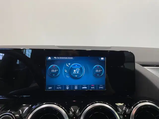 Mercedes-Benz Gla view 13