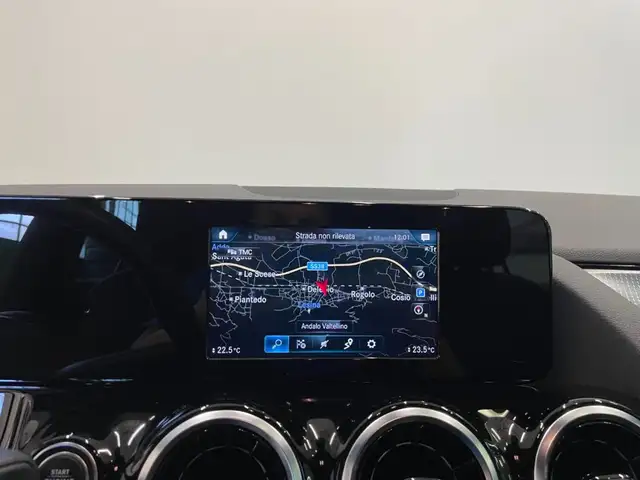 Mercedes-Benz Gla view 12