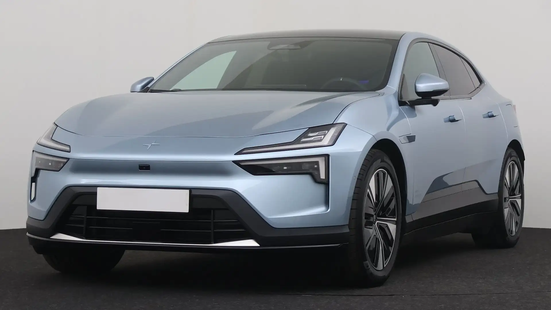 Polestar 4 100kWh LRSM MY25 Pilot/Plus Argent - 1