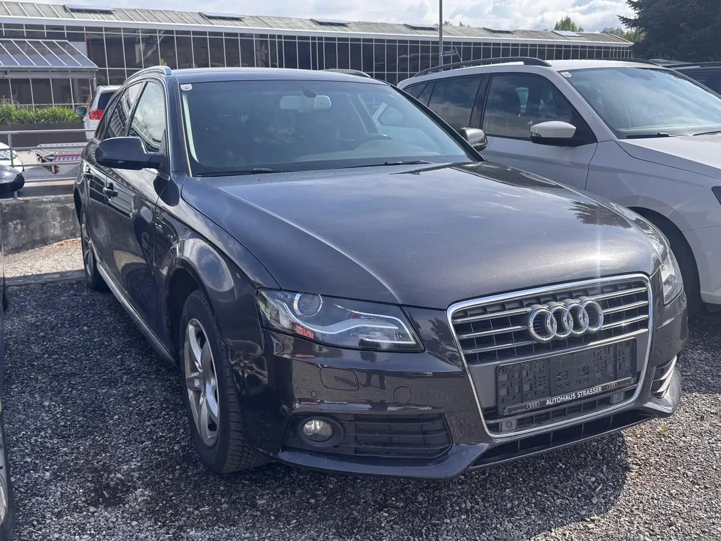 Audi A4 2.0 TDI Attraction Grau - 1