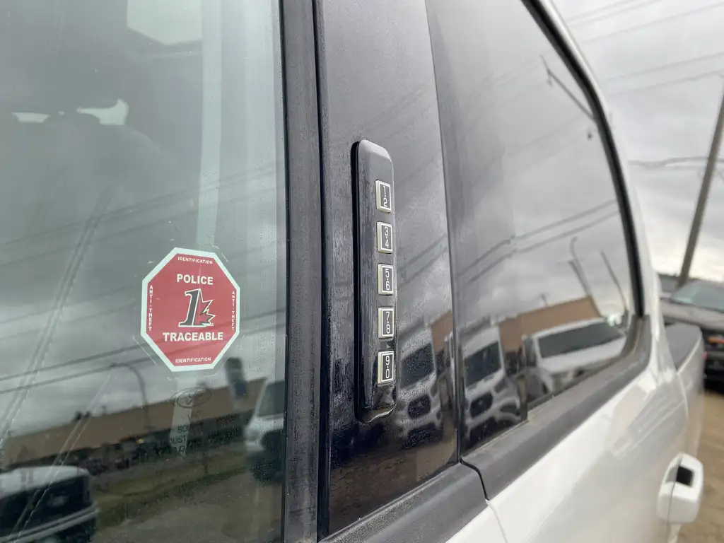 2024 Ford F-350 Super Duty Lariat Crew Cab 160 | 360 Cam | Trailer Tow Mirror — photo 5