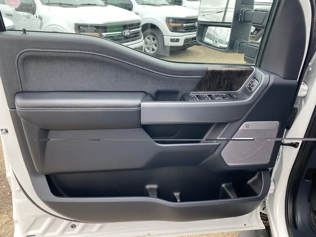 2024 Ford F-350 Super Duty Lariat Crew Cab 160 | 360 Cam | Trailer Tow Mirror — photo 7
