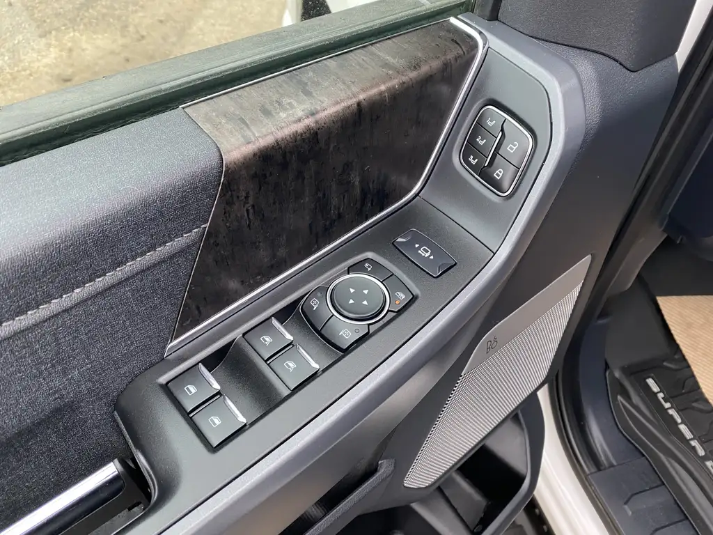 2024 Ford F-350 Super Duty Lariat Crew Cab 160 | 360 Cam | Trailer Tow Mirror — photo 6