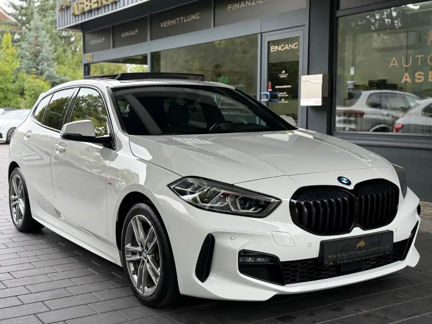 BMW 118 d M Sport PANO/DIGITAl/LENKGRADH./SHA Weiß - 1