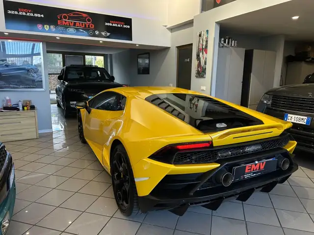 Lamborghini Huracan view 12