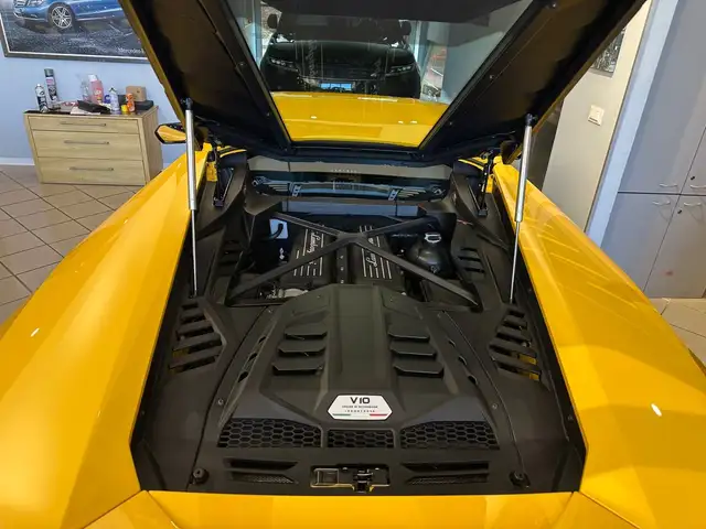 Lamborghini Huracan view 13