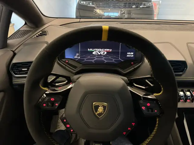Lamborghini Huracan view 4