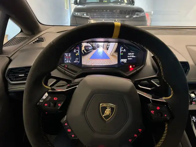Lamborghini Huracan view 5