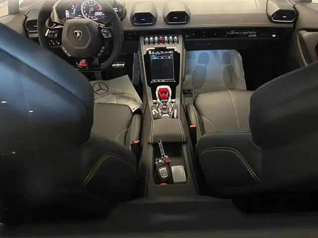 Lamborghini Huracan view 8
