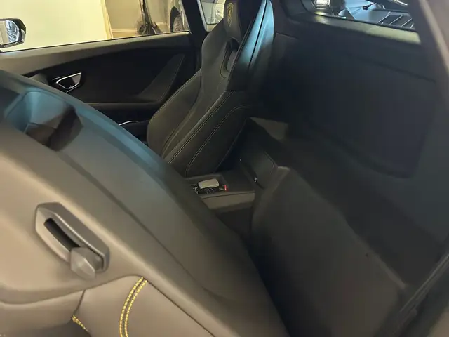 Lamborghini Huracan view 9