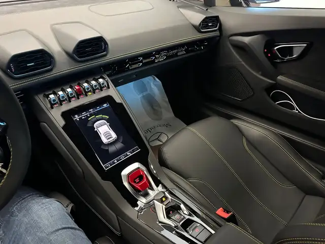 Lamborghini Huracan view 6