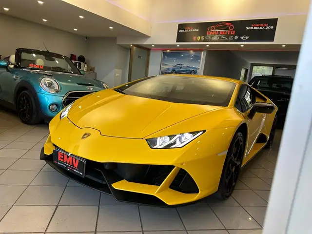 Lamborghini Huracan view 3