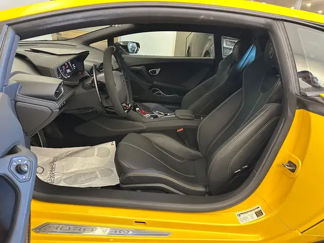 Lamborghini Huracan view 7