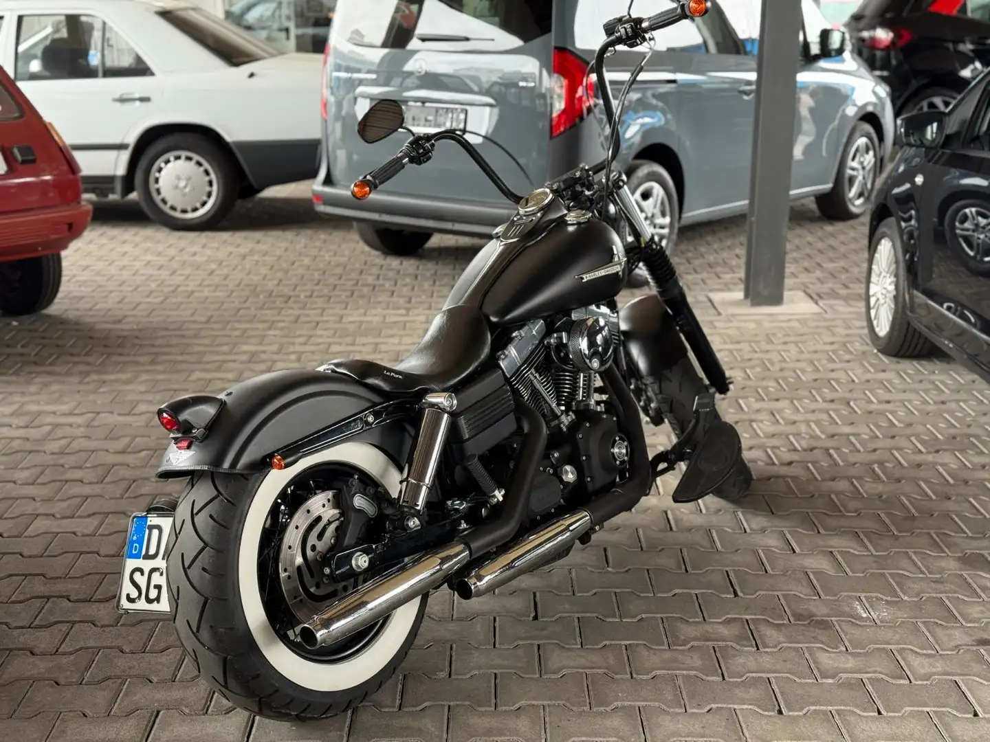 Harley-Davidson Dyna Street Bob Custom Sehr gepflegt Negru - 2