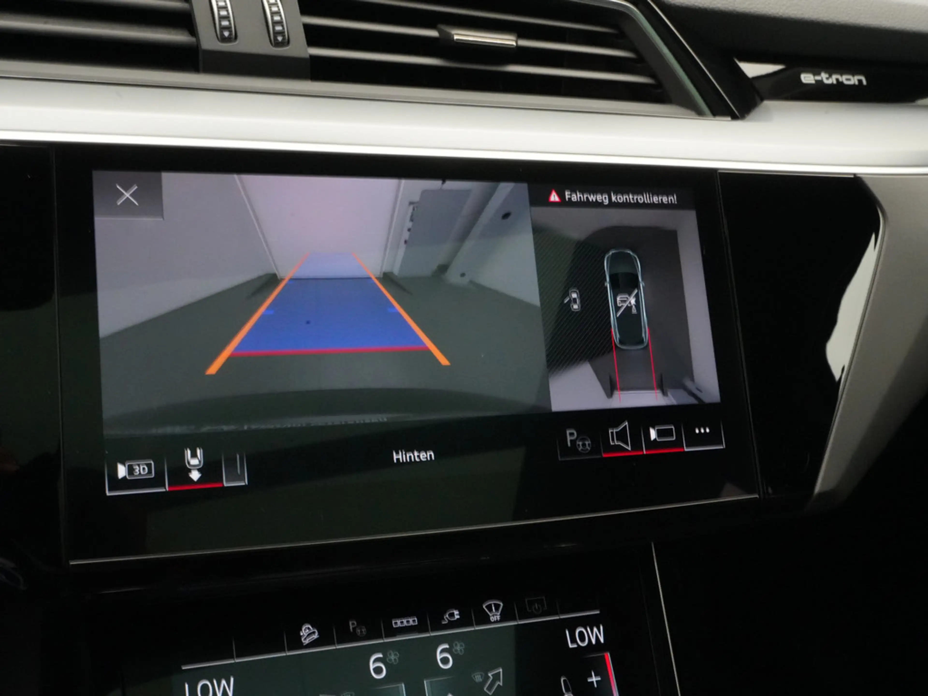 Audi Q8 e-tron quattro S line PANO MATRIX AHK ACC — photo 14