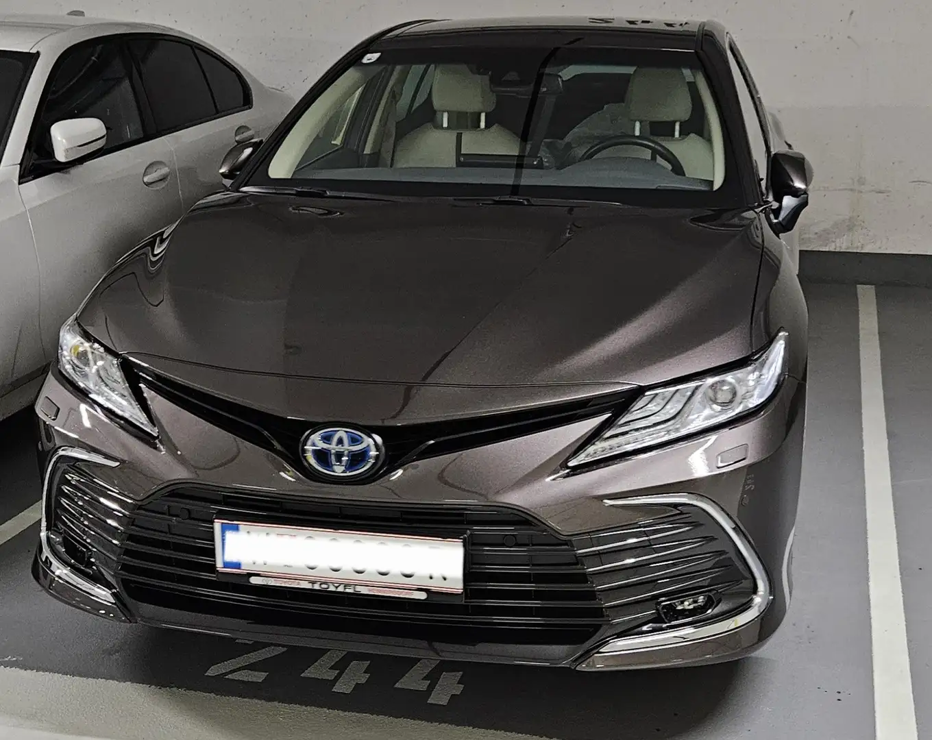 Toyota Camry Lounge - 2