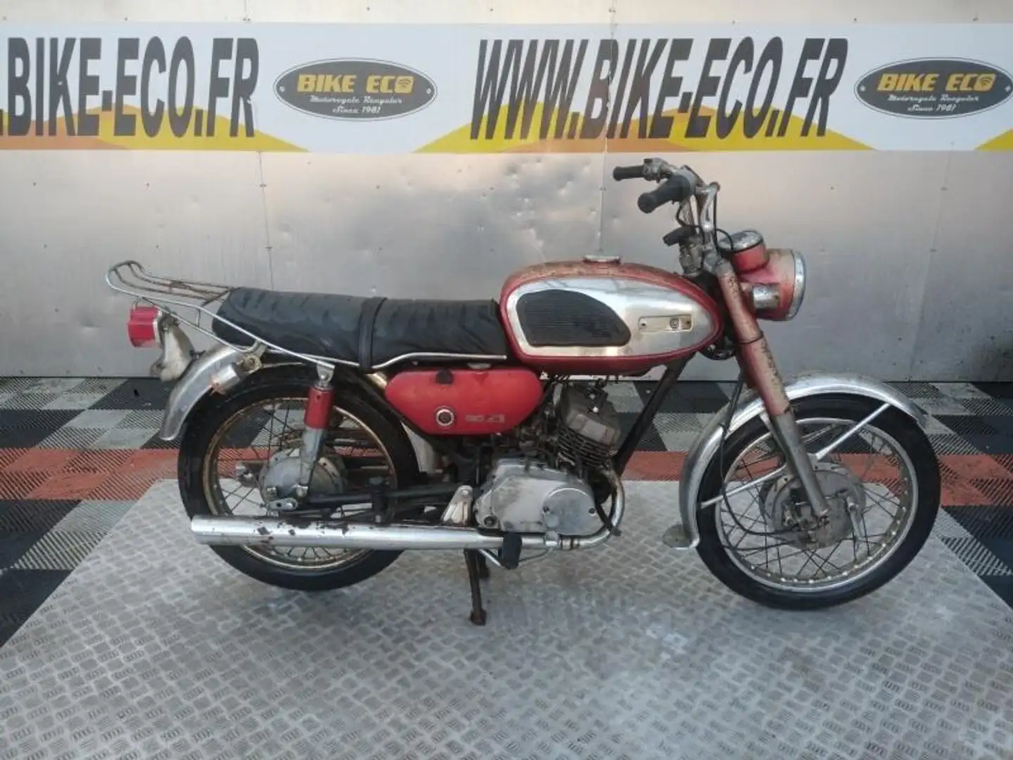 Yamaha Красный - 1