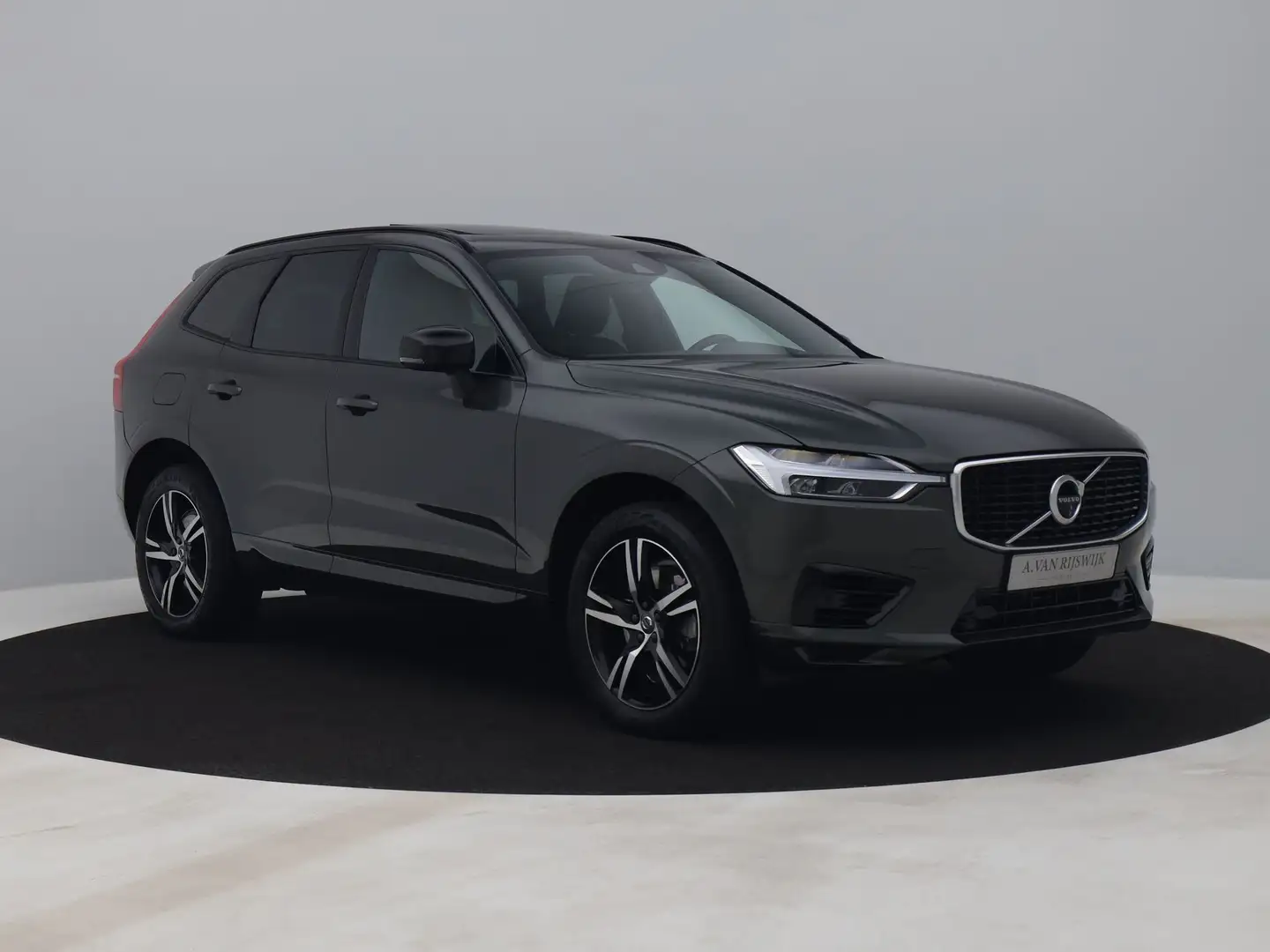 Volvo XC60 2.0 T8 Twin Engine AWD R-Design | PANO | 360° | HU Grijs - 2
