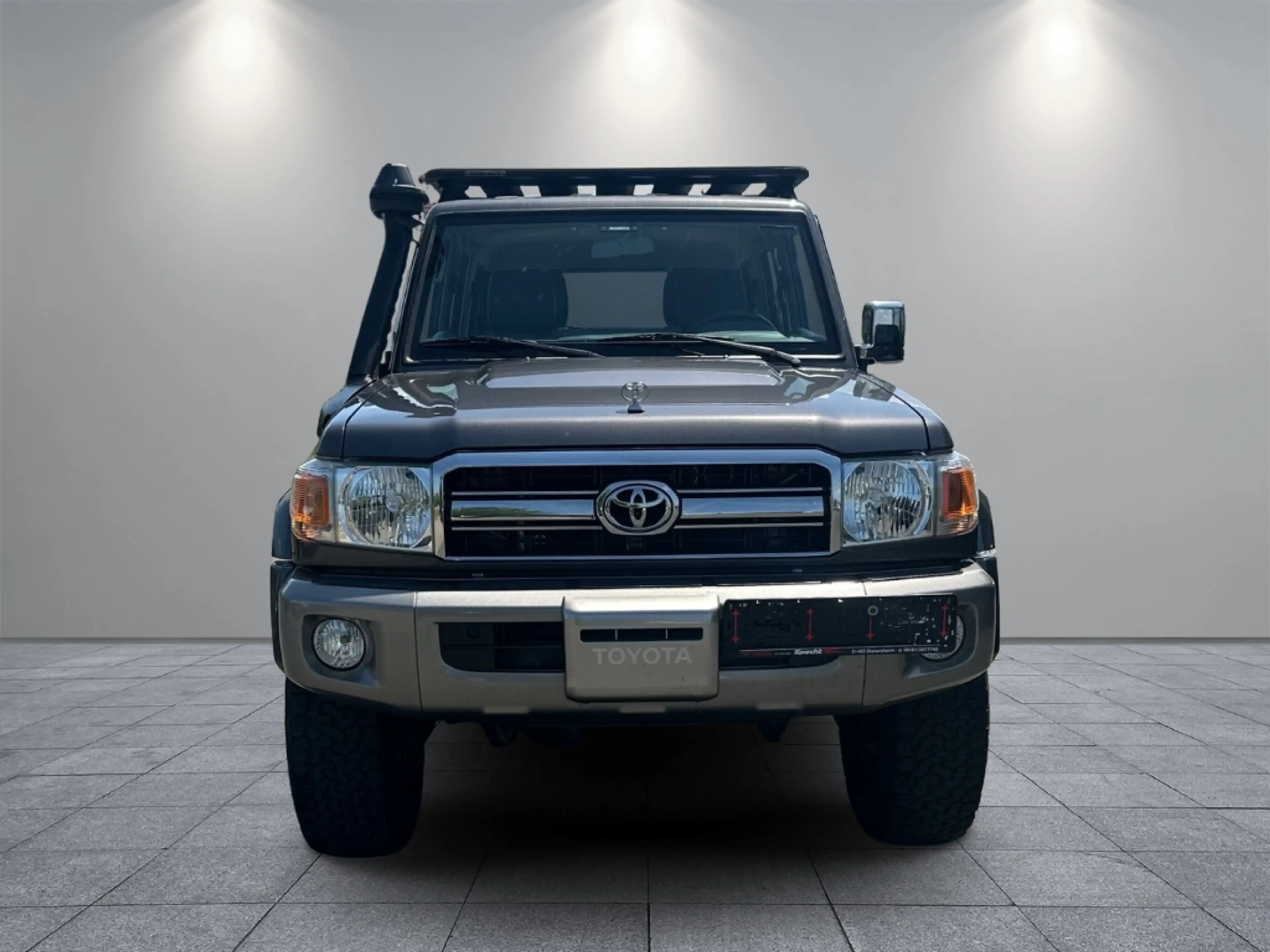 Toyota Land Cruiser GRJ 76 4,0 V6 AHK Klima BT el.SP met. eFH Servo TR — photo 3