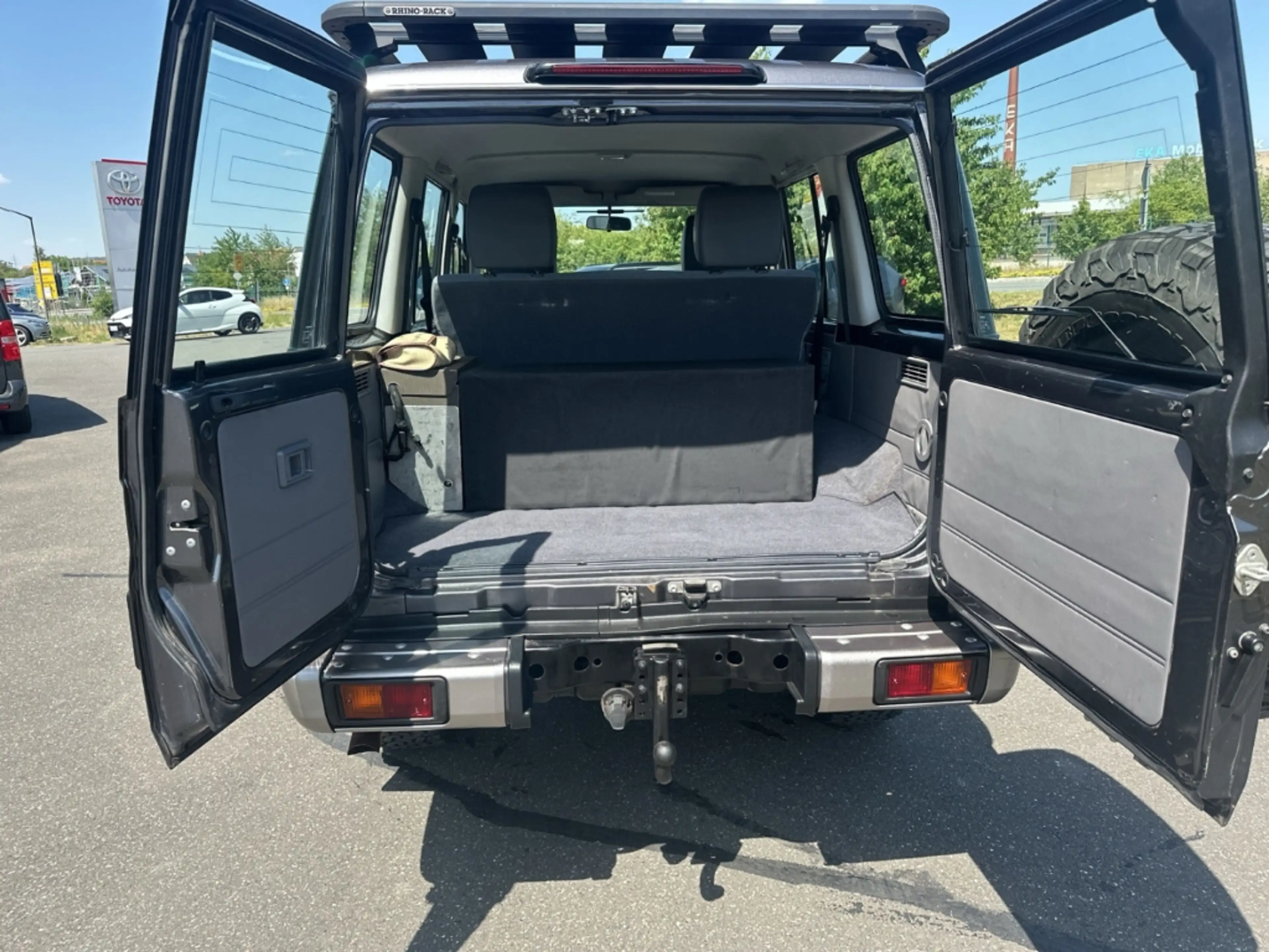 Toyota Land Cruiser GRJ 76 4,0 V6 AHK Klima BT el.SP met. eFH Servo TR — photo 6