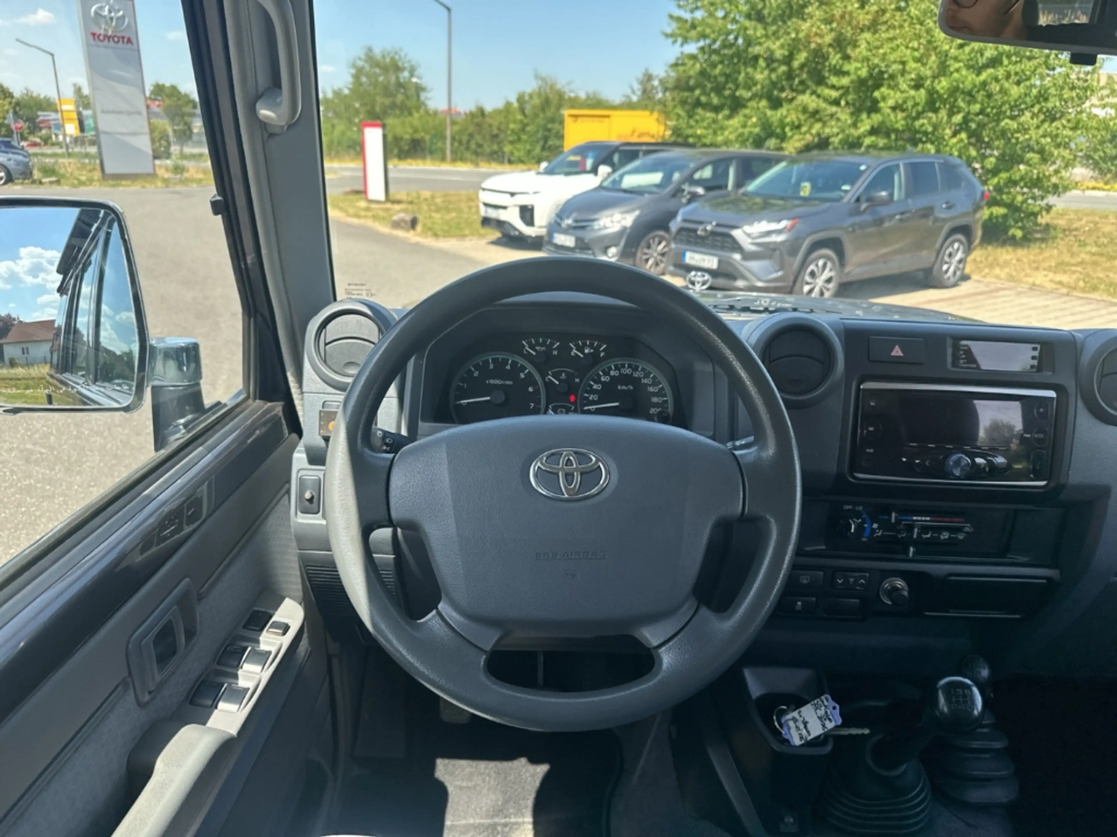 Toyota Land Cruiser GRJ 76 4,0 V6 AHK Klima BT el.SP met. eFH Servo TR — photo 10