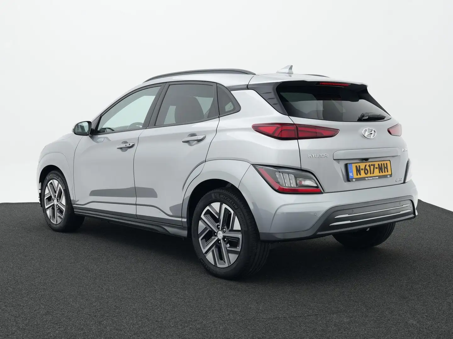 Hyundai KONA EV Premium 64 kWh | Stoelverwarming en -verkoeling Gris - 2