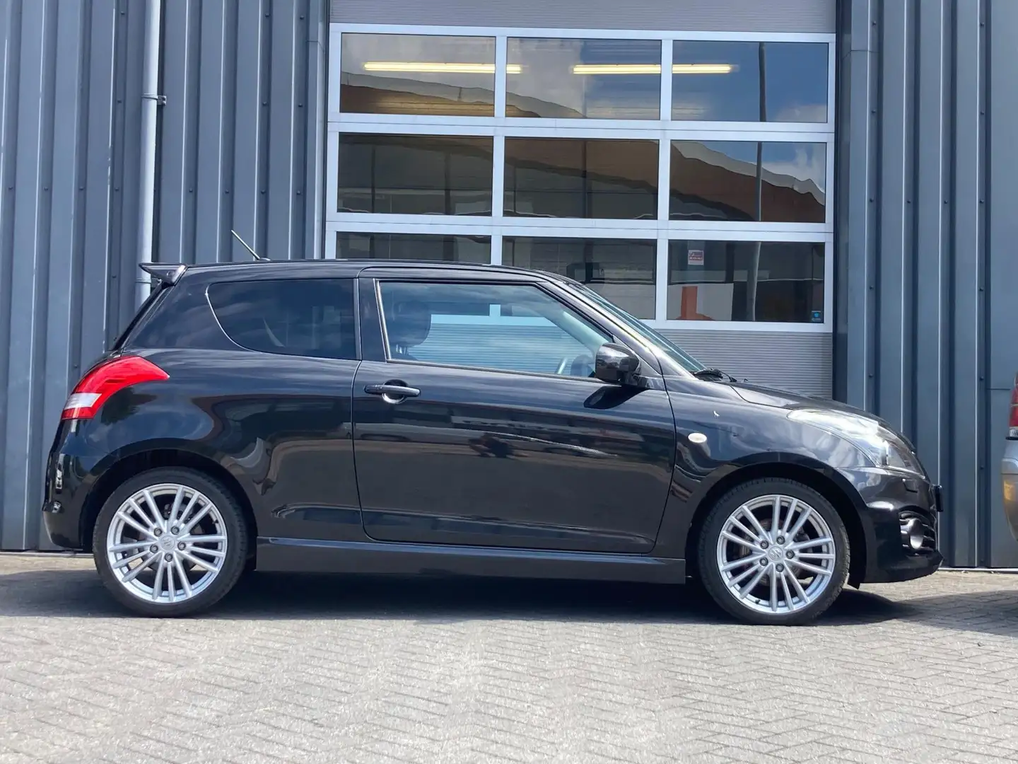 Suzuki Swift 1.6 Sport 1e Eigenaar Dealer onderhouden Zwart - 2