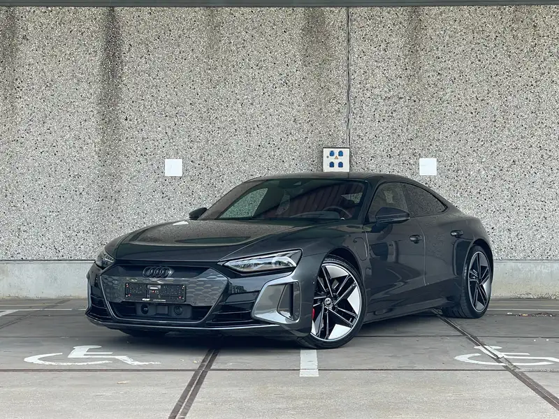 AUDI E-tron Gt