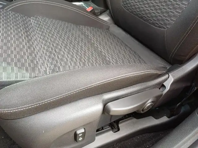 Opel Astra view 5