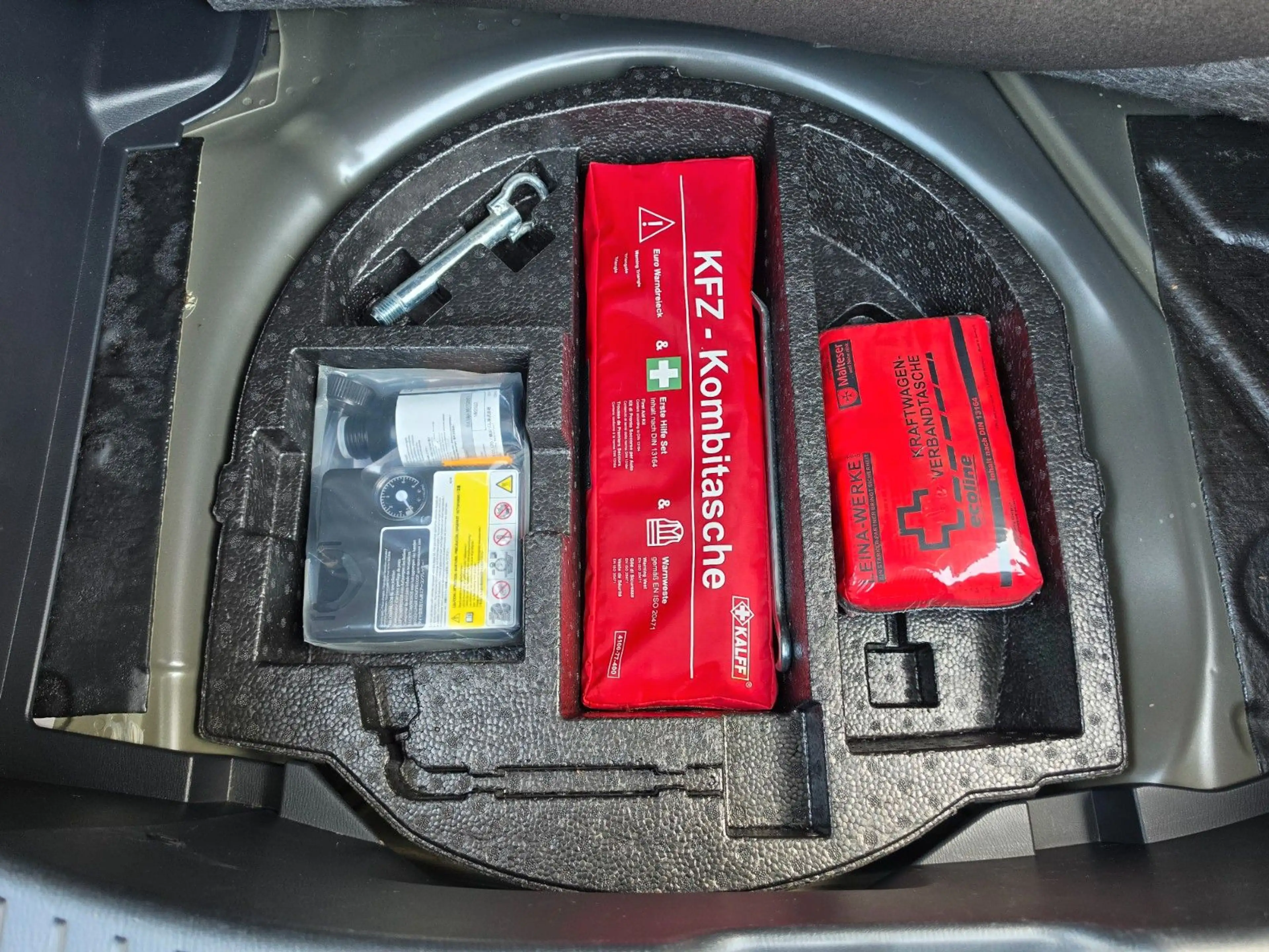 Mazda 2 Lim.Sports-Line Automatik Navi Tempomat Sitzh. — photo 30