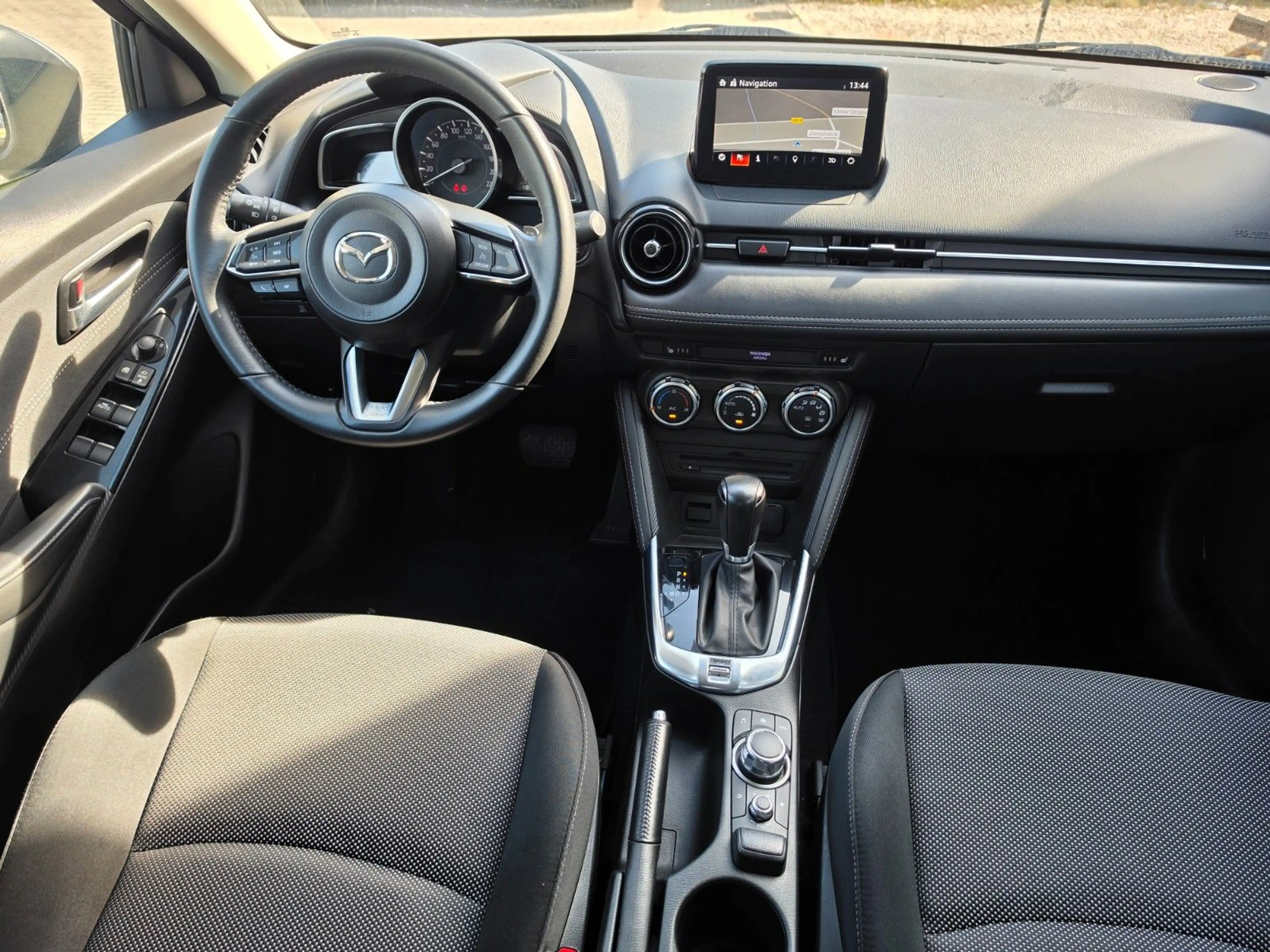 Mazda 2 Lim.Sports-Line Automatik Navi Tempomat Sitzh. — photo 15