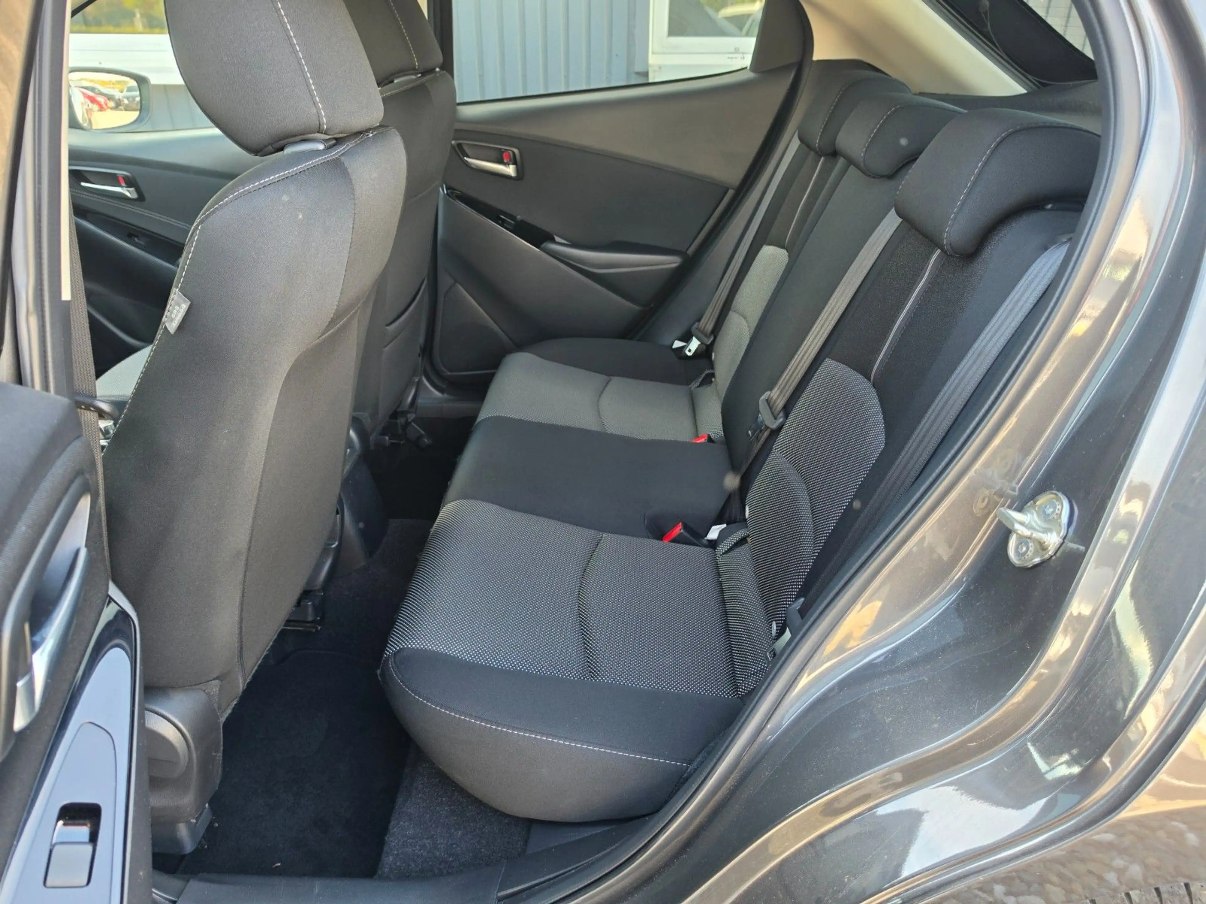 Mazda 2 Lim.Sports-Line Automatik Navi Tempomat Sitzh. — photo 13