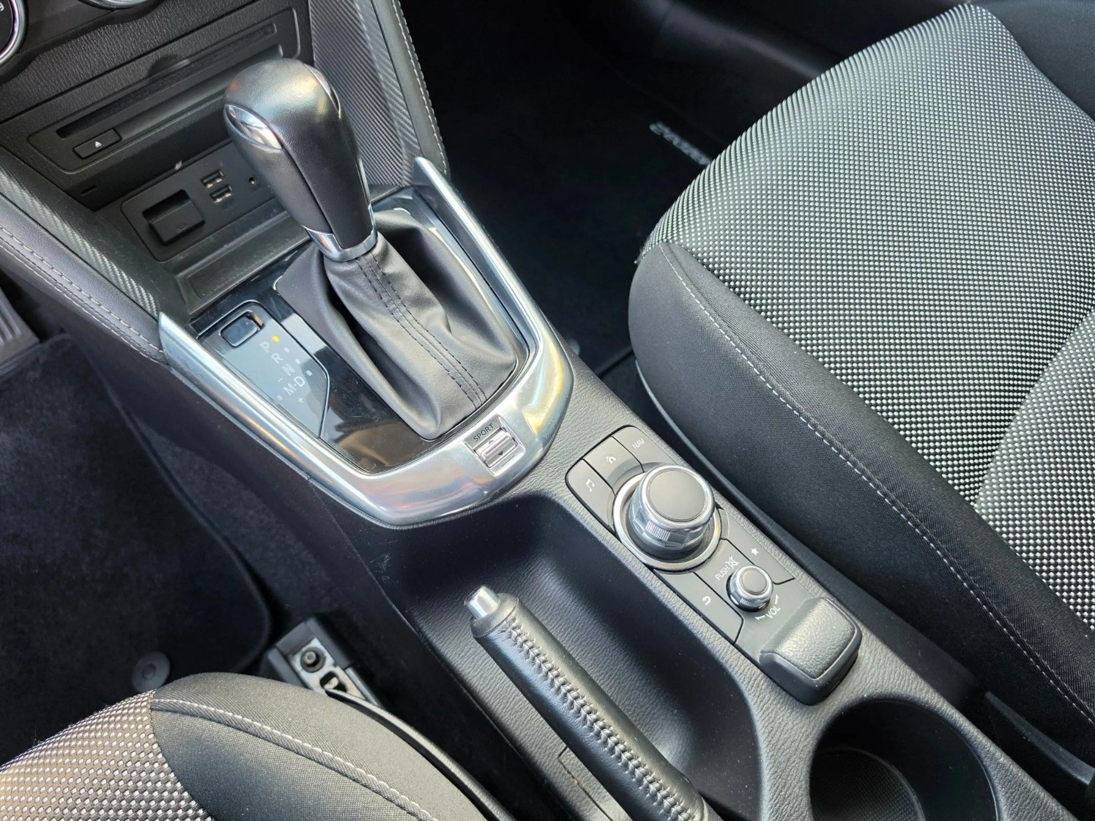 Mazda 2 Lim.Sports-Line Automatik Navi Tempomat Sitzh. — photo 22