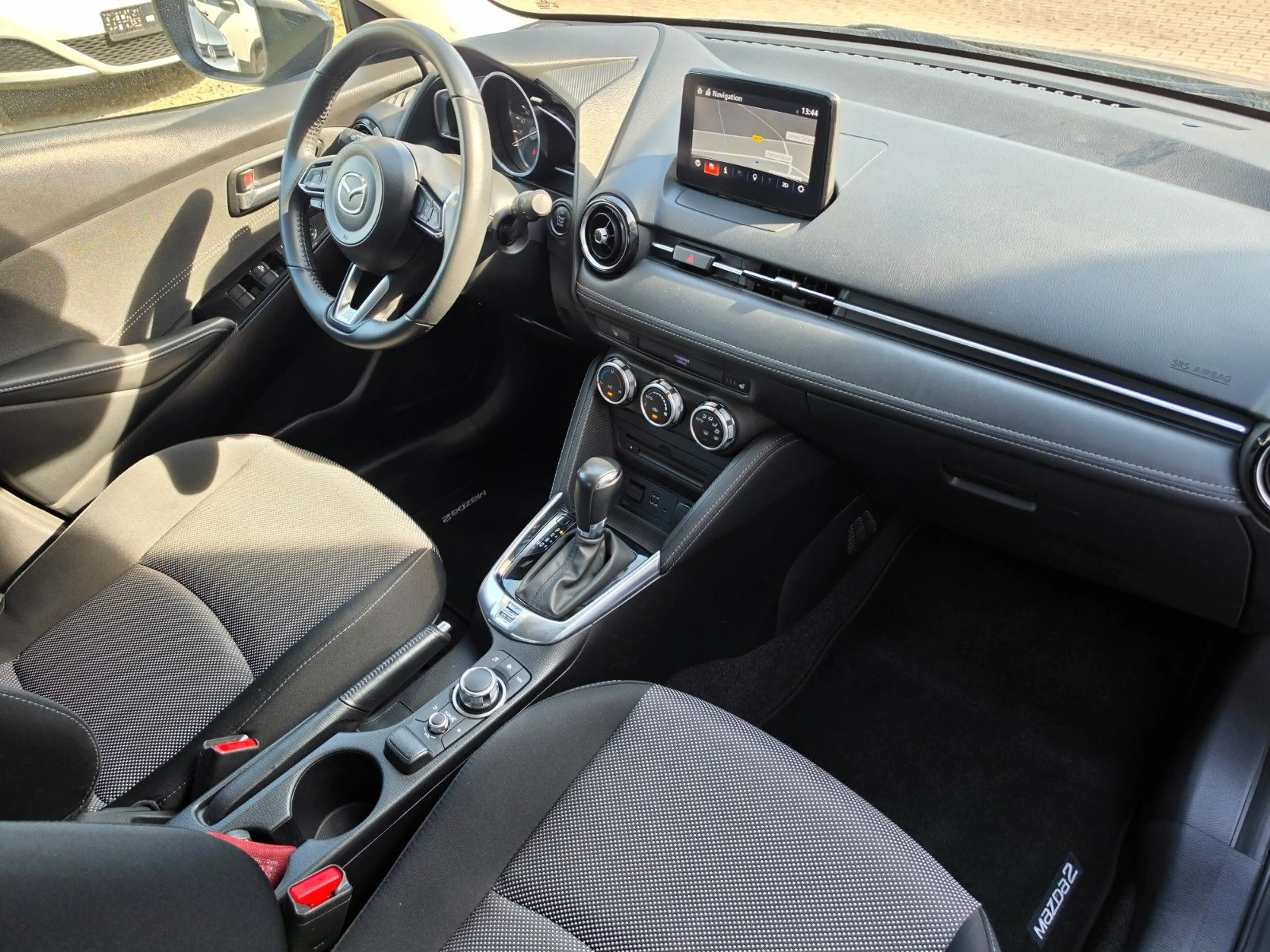Mazda 2 Lim.Sports-Line Automatik Navi Tempomat Sitzh. — photo 14