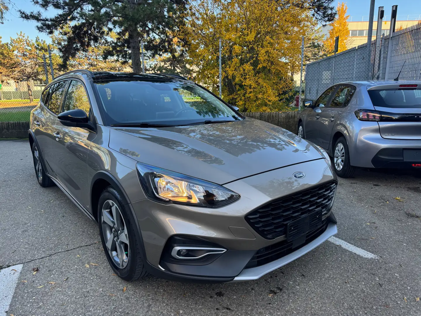 Ford Focus Active Ecoboost AUTOM. BI-COLOR NAVI+RETR. Beige - 2