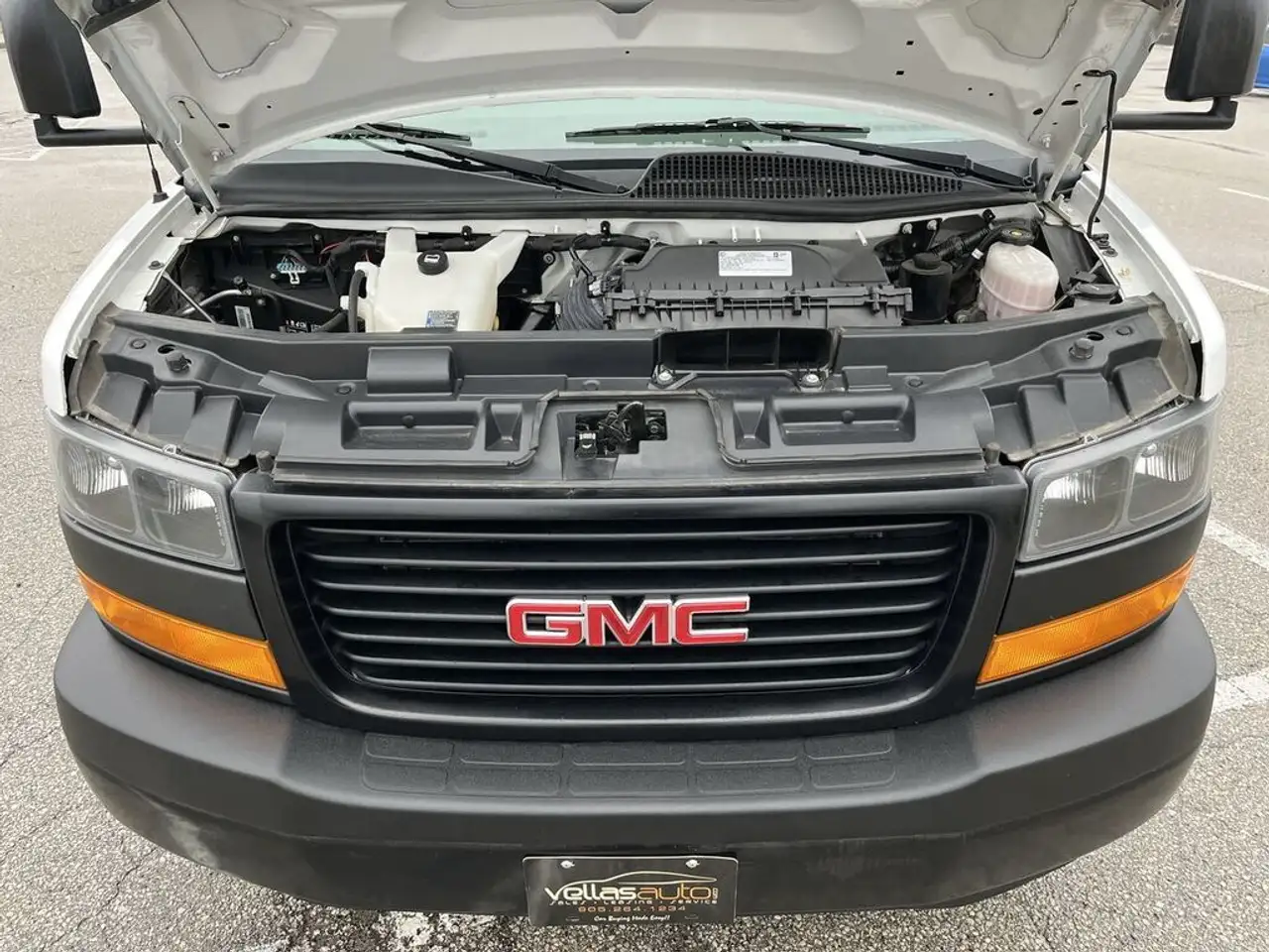 GMC Savana снимка GMC Savana