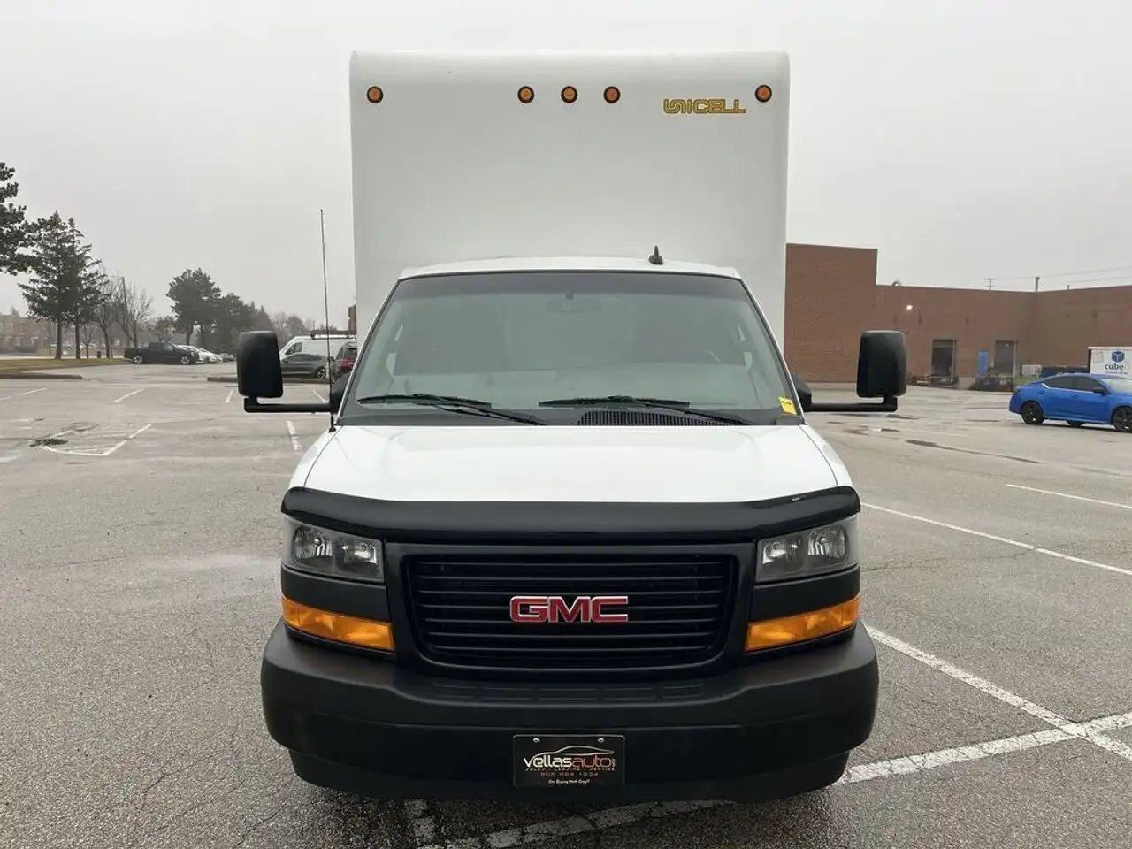 GMC Savana снимка GMC Savana
