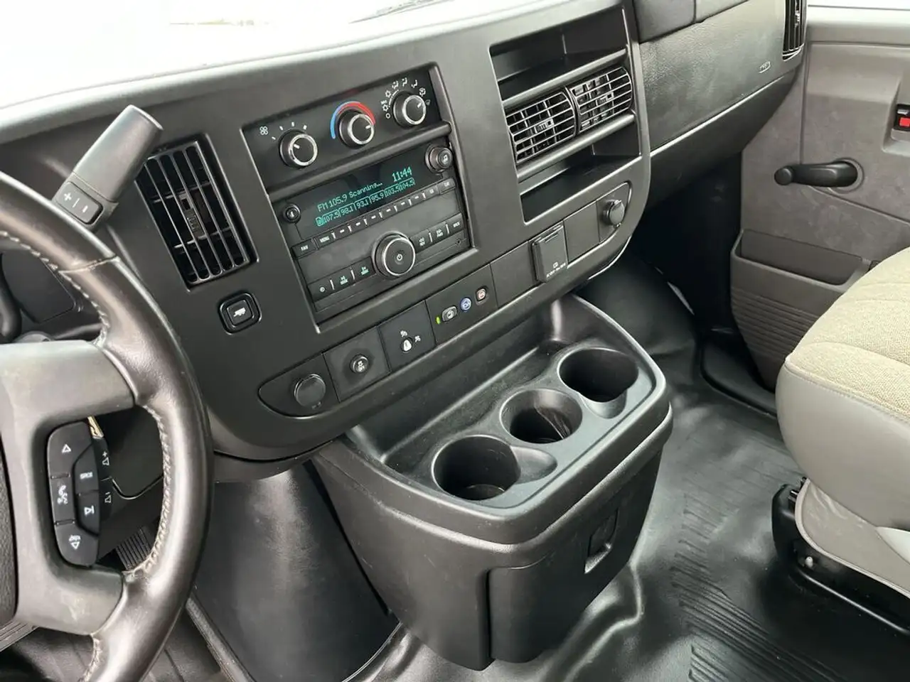 GMC Savana снимка GMC Savana