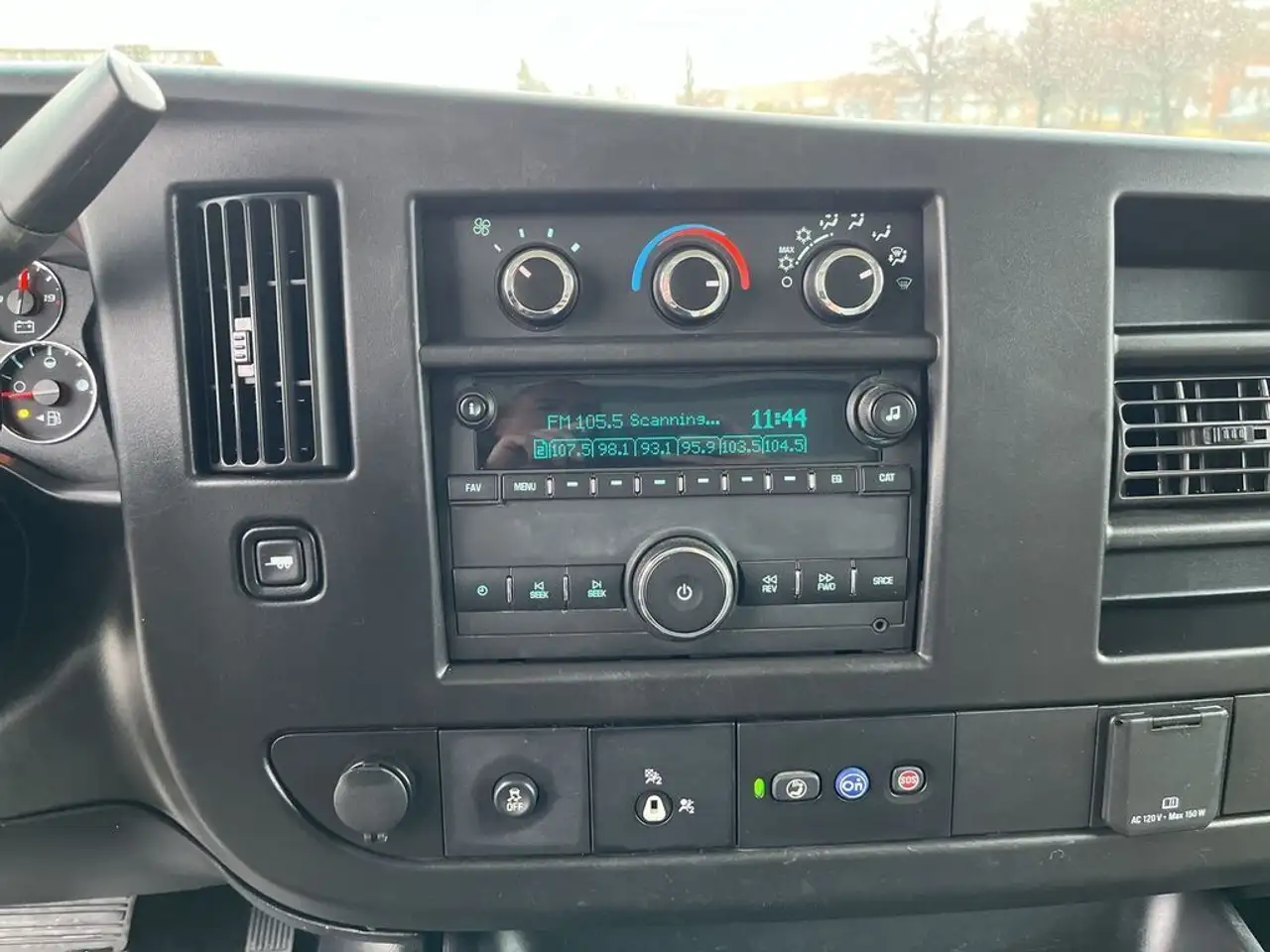 GMC Savana снимка GMC Savana