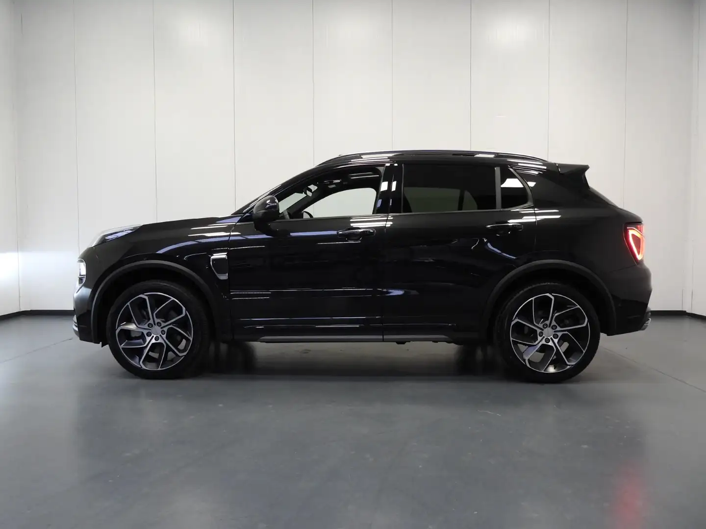 Lynk & Co 01 1.5 PHEV BlackLine ZWARTE HEMEL/360CAM/SCHUIFDAK/L Zwart - 2