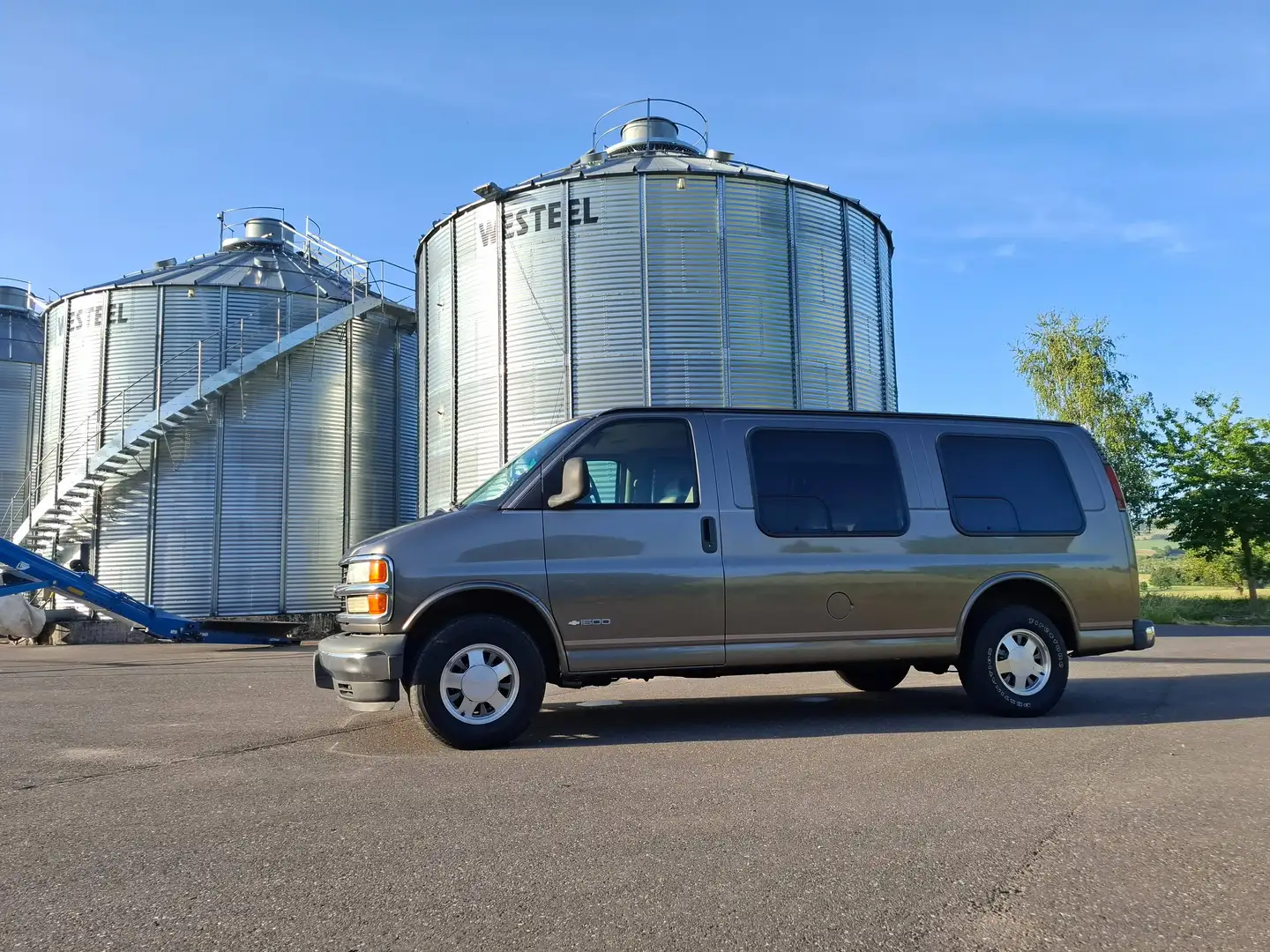 Chevrolet Express 1500 Bronze - 1