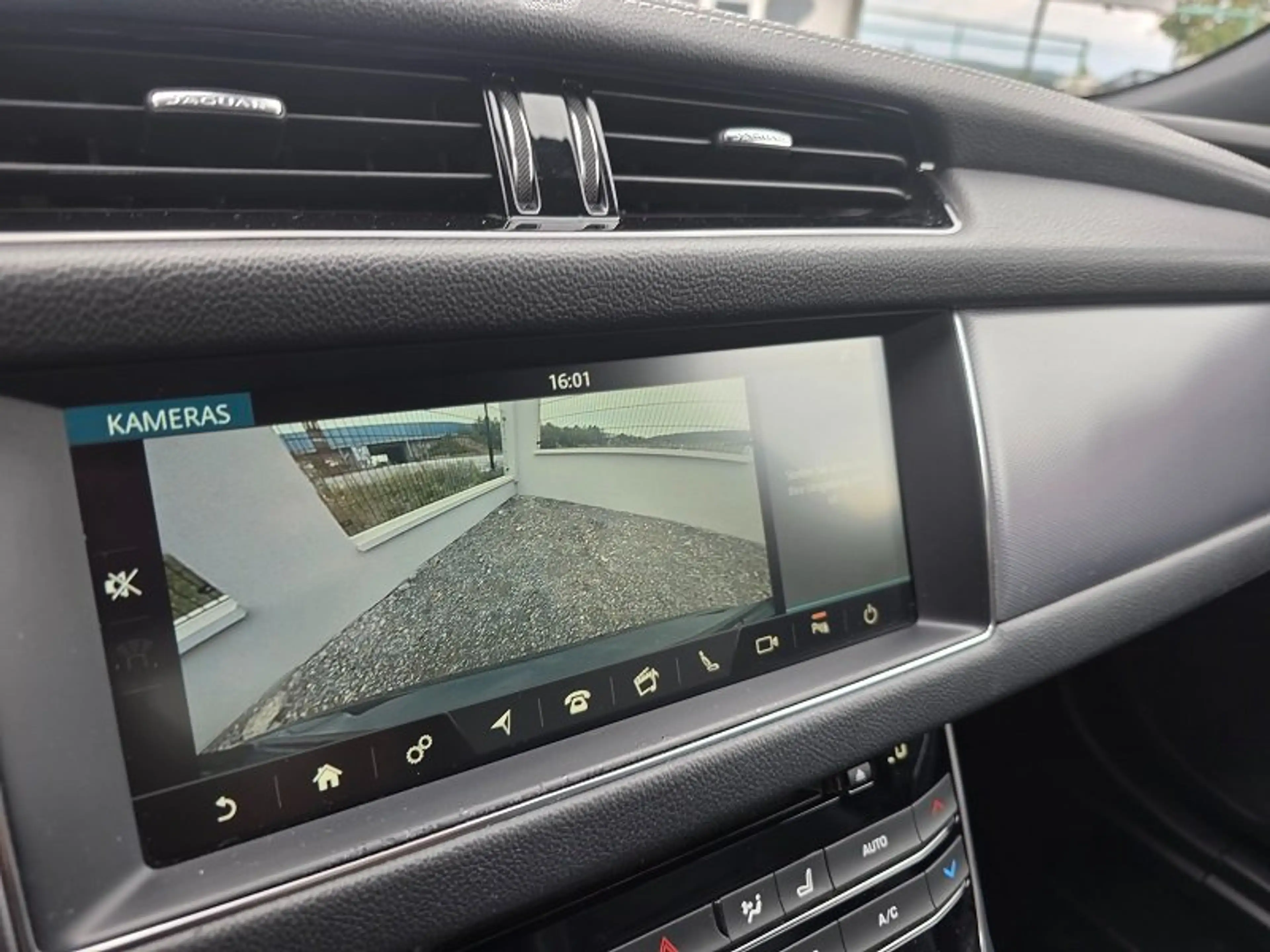 Jaguar XF XF 20d AWD R-Sport Aut. R-Sport — photo 13